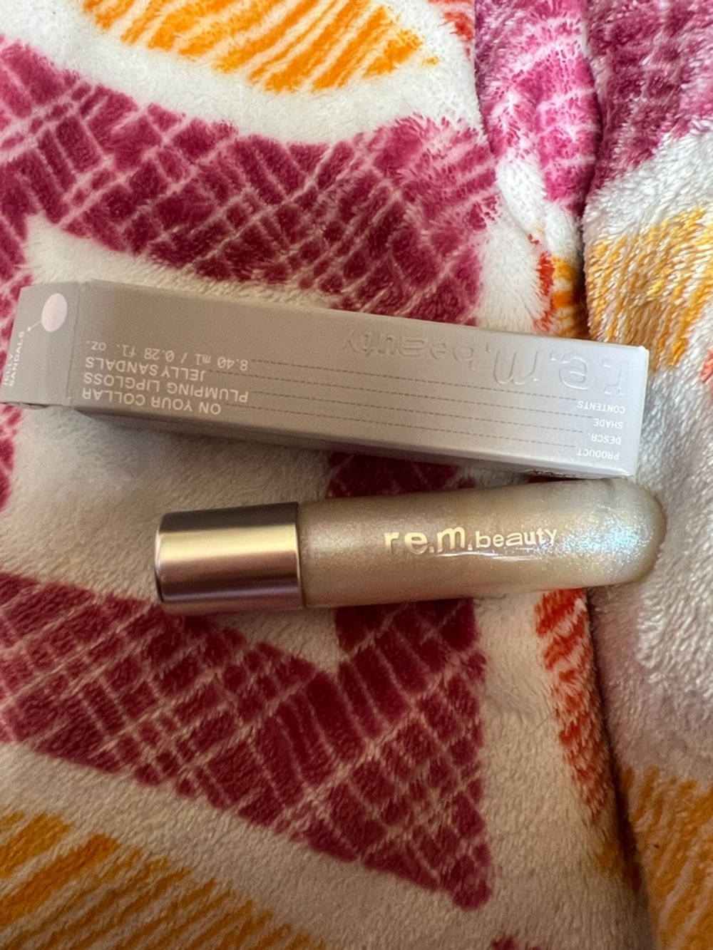 r.e.m. beauty Illuminating Lip Gloss — Jelly Sandals